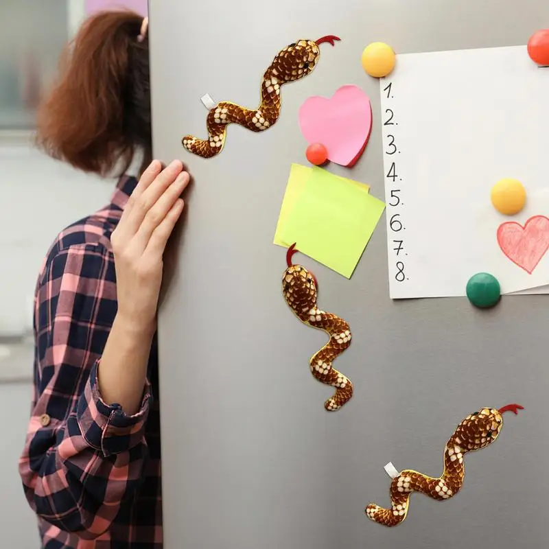 Niedliche magnetische Plüsch-Schlangen-Tier-Kühlschrankaufkleber 2025, Sternzeichen, Schlangenjahr, Plüschschlange, Kühlschrankmagnete, Heimdekoration