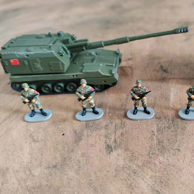 1:72 Scale PVC Plastic Models Track-type Tank 1+Soldiers 5 Suitable For Sand Table Scenes Collectible Decorative Gifts Display