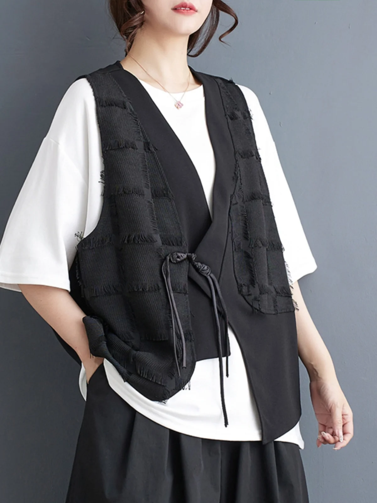2025年夏 プラスサイズ カジュアル 多用途 レイヤリングベスト ジャケット レトロ ナショナル スタイル デザインセンス 高級感 マッチング アウターウェア