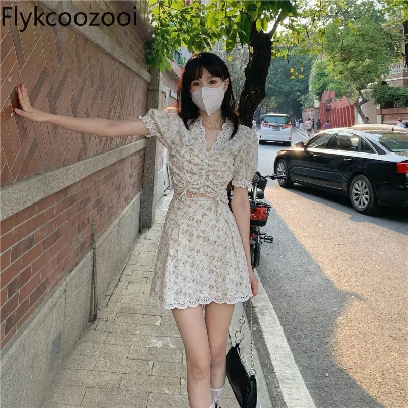 

Printed Floral Lace Patchwork V-neck Shirring Shirt Crop Top Women Empire-waisted Slimming A-line Skirt Summer Chic Outfits