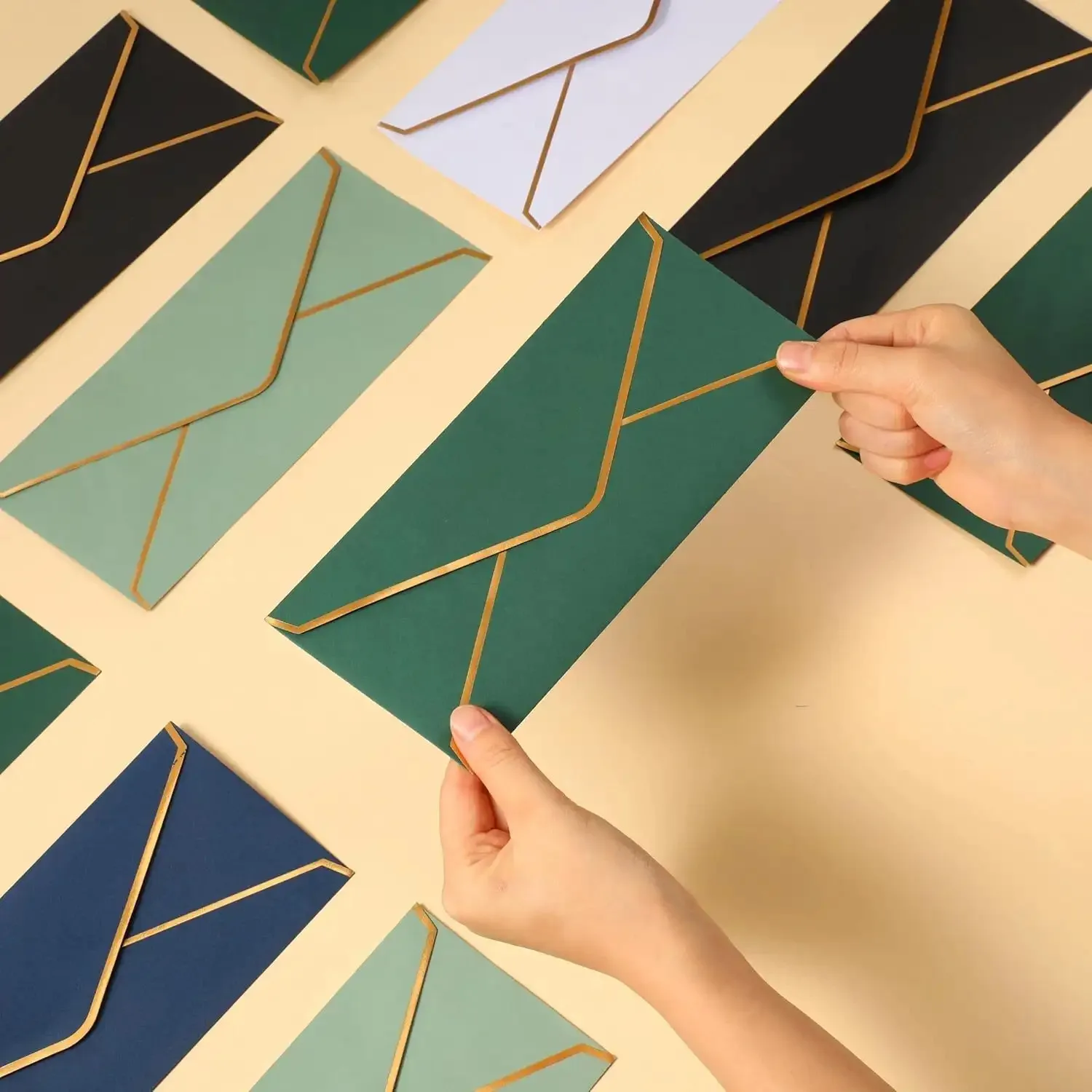 مجموعة مغلفات مختومة من رقائق الذهب الذهبية الفاخرة مكونة من 10 قطع - دعوات زفاف ذاتية الغلق، وبطاقات شكر، ومناسبات الشركات #3