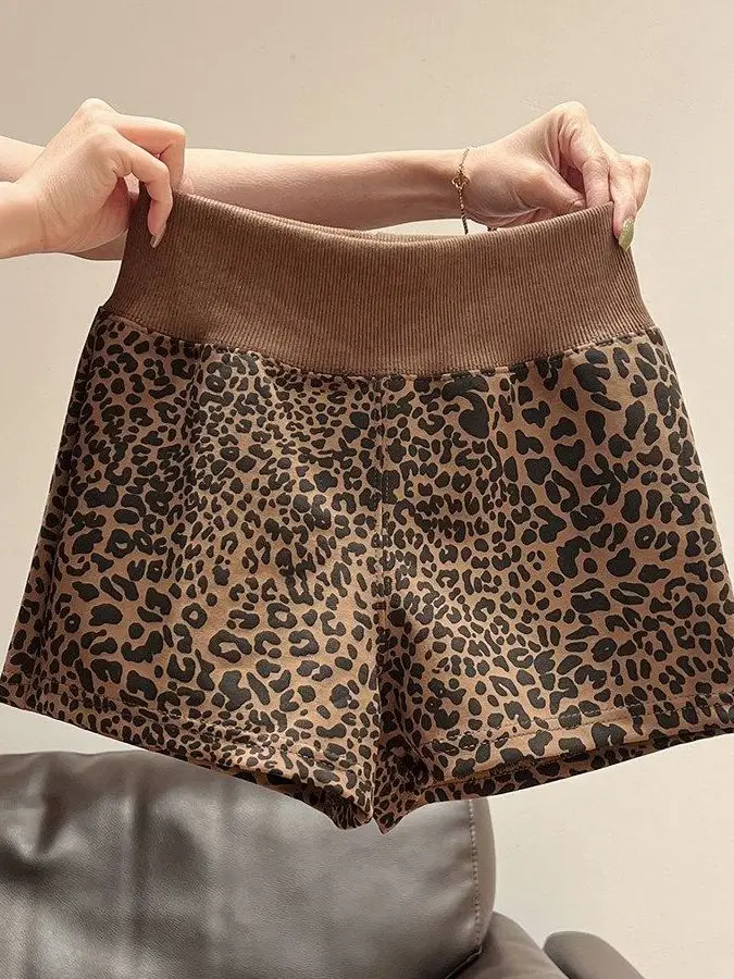 

Fashionable High-Waist Sporty Casual Pants Women's Summer 2026 Leopard Print Color Block Short Shorts Korean Style Straight Leg