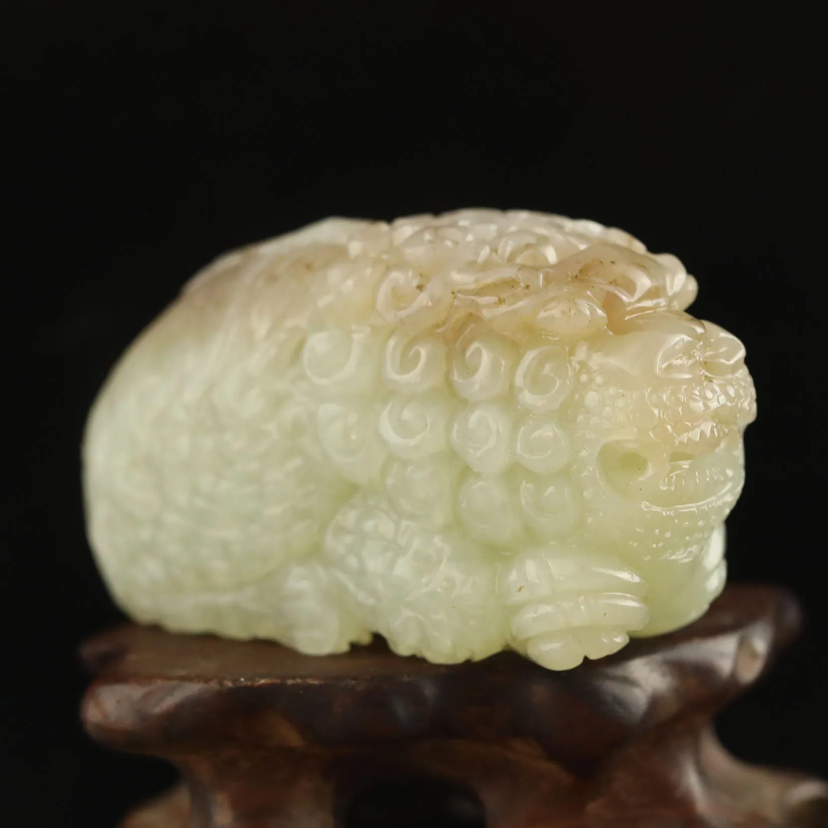 China Natural hetian Jade Hand Carved statue dragon pi xiu pendant z