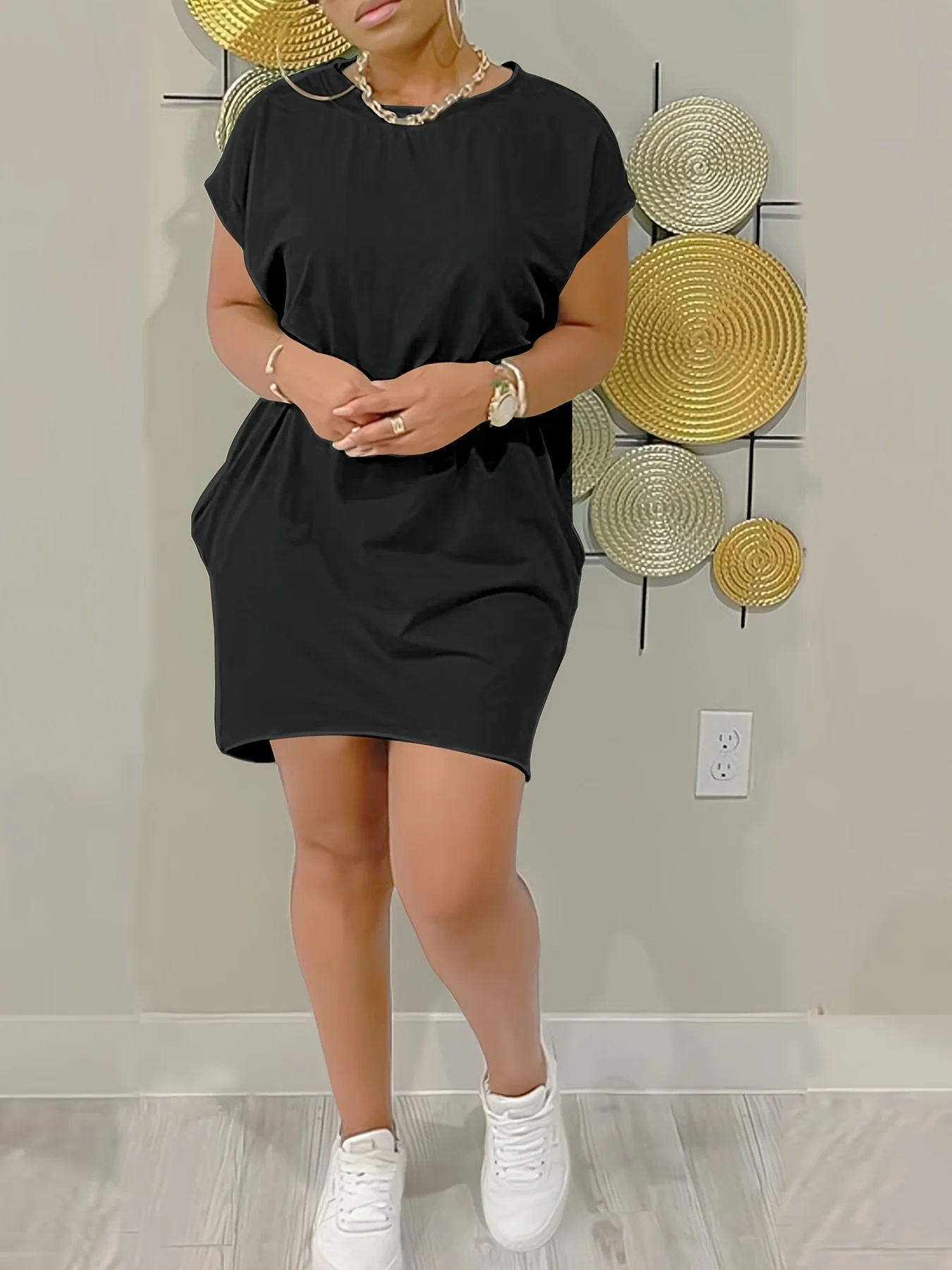 Robe t-shirt en tricot décontracté pour femmes, col rond, manches courtes, haut à la mode, noir avec motif de drapeau coloré