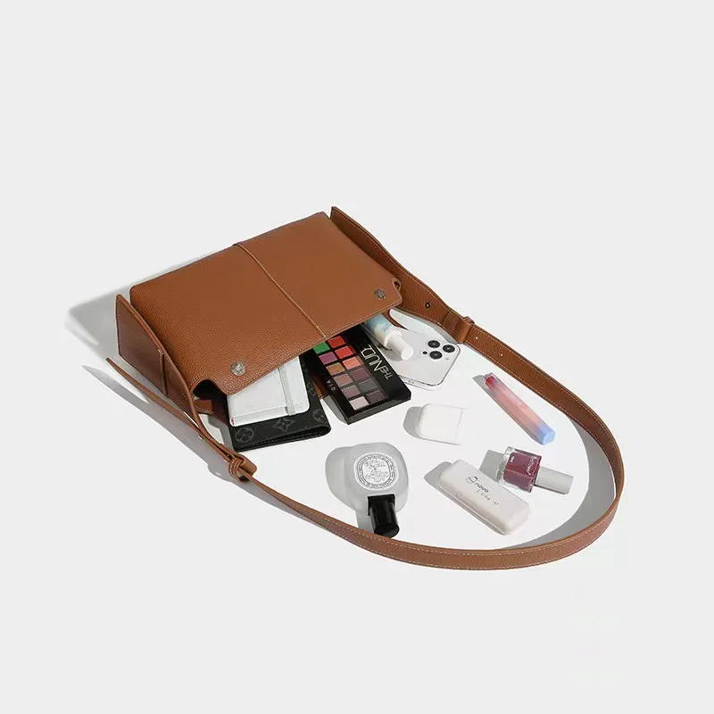 2024New Niche Designer Luxury Retro Pillow Bag Maillard Style Exquisite Versatile Shoulder Bag High-end Casual Simple Eaves Bag