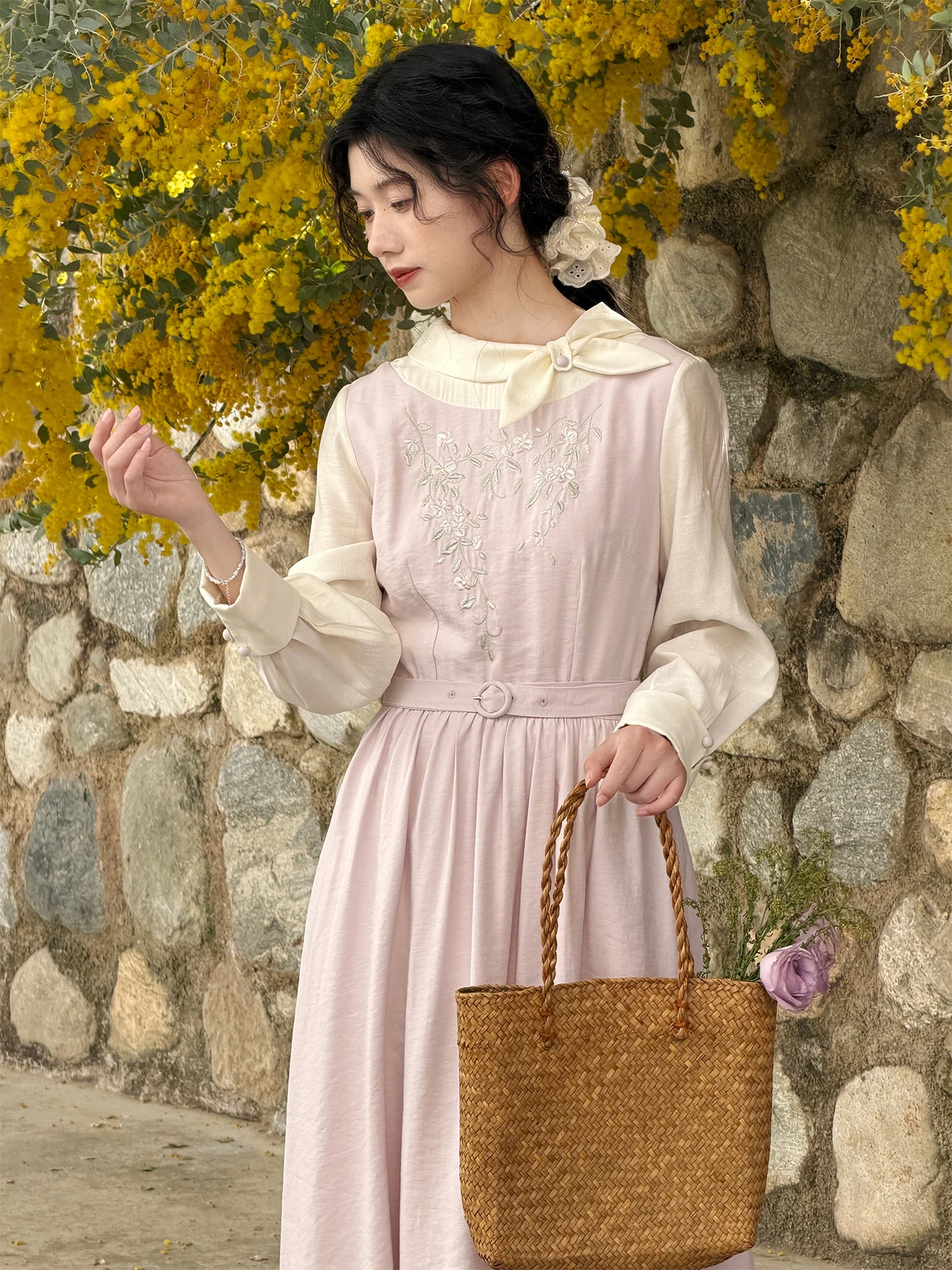 

Ele Long Pearl Embroidered Gown Waist-Cinching Artistic Sle Ci Commute Dr Gentlewomanly Feel Spring Collection
