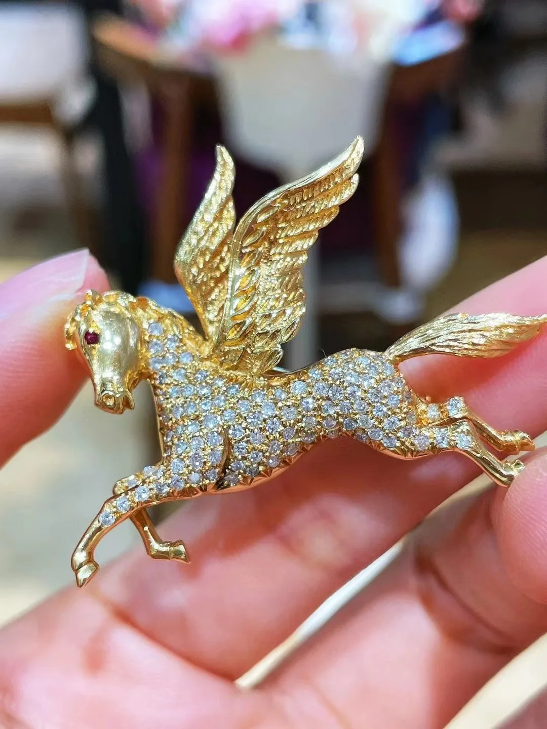 natural diamond flying  horse brooch & pendant double use 18K gold winged horse  pegasus pendant  fine jewelry for men & women