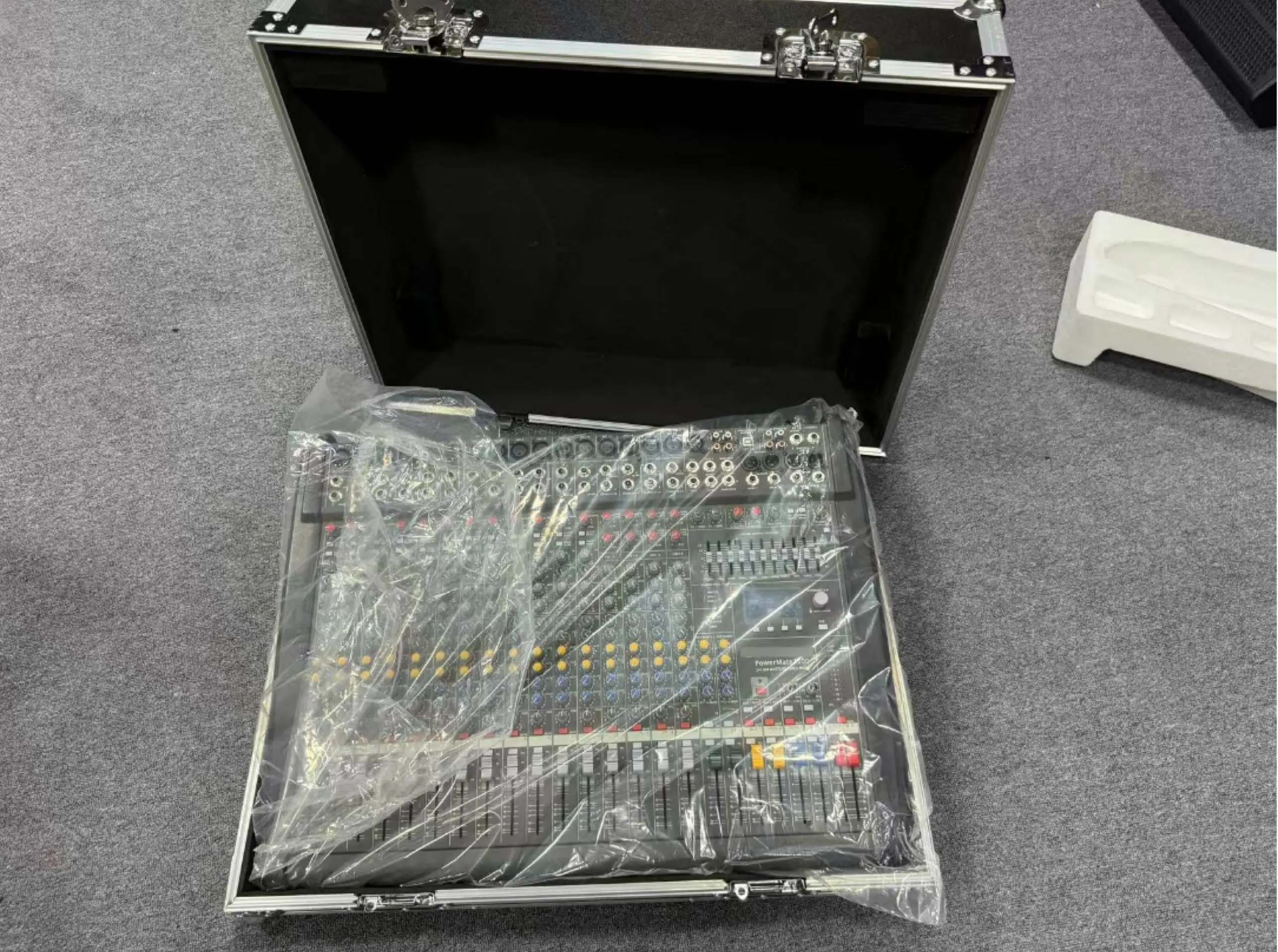 Hoge Kwaliteit Powermate 1600-3 Dual 99 DSP Professionele Mini Stijl DJ Controller Audio Console Mixer voor Groothandel