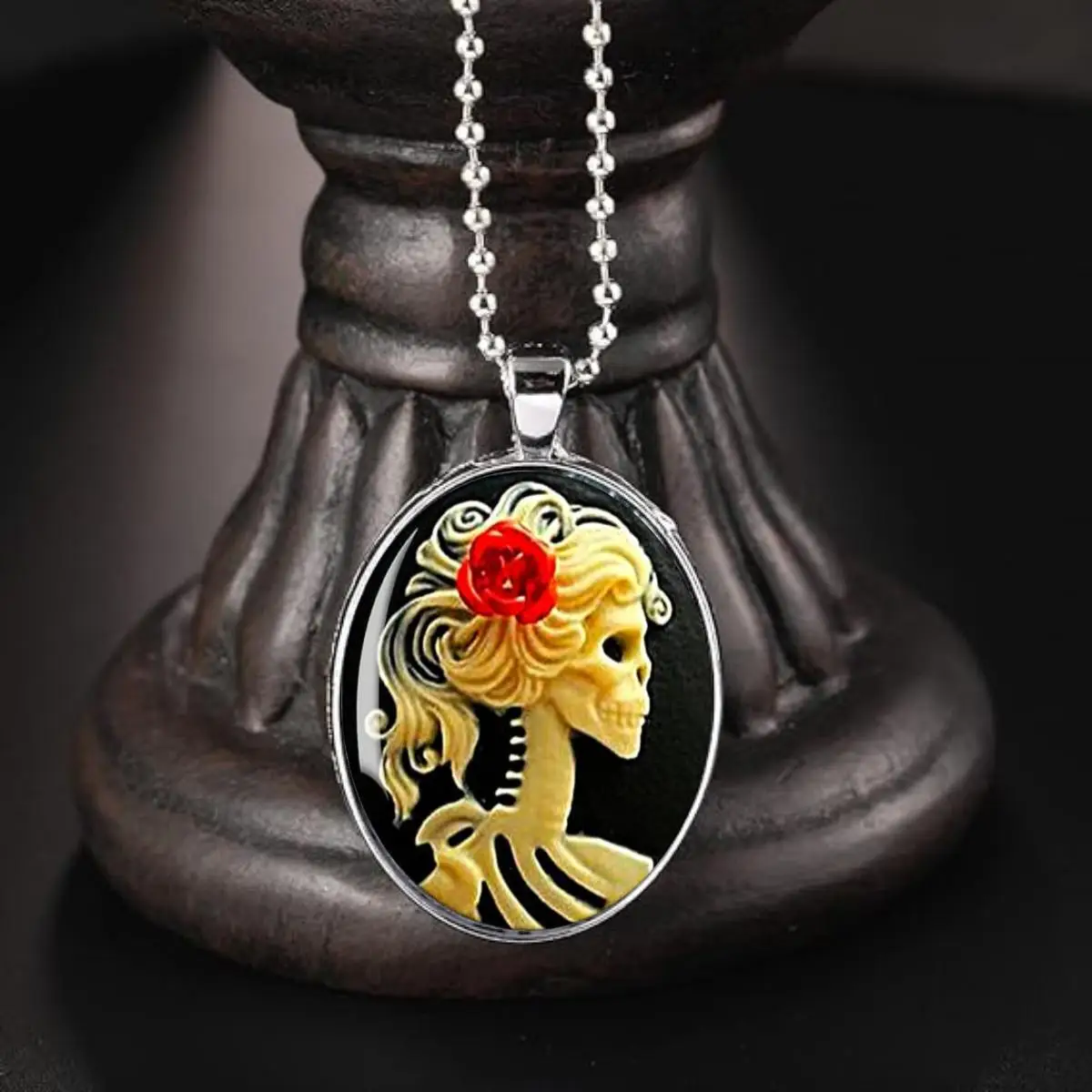 القوطية الأحمر روز الجمجمة قلادة قطيفة قلادة الجمجمة الملكة طوق قلادة قلادة Y2K سحر موضة الرقبة مجوهرات اكسسوارات