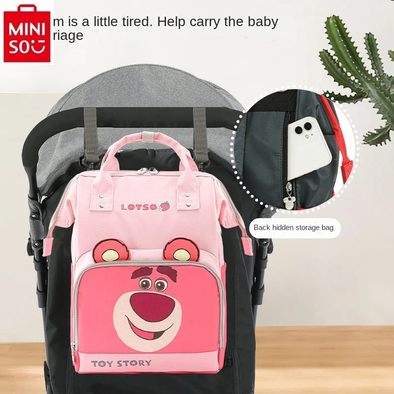 MINISO Disney Strawberry Bear Three Eyed Baby Go Out leggero, grande capacità, borsa multifunzionale per mamma e bambino