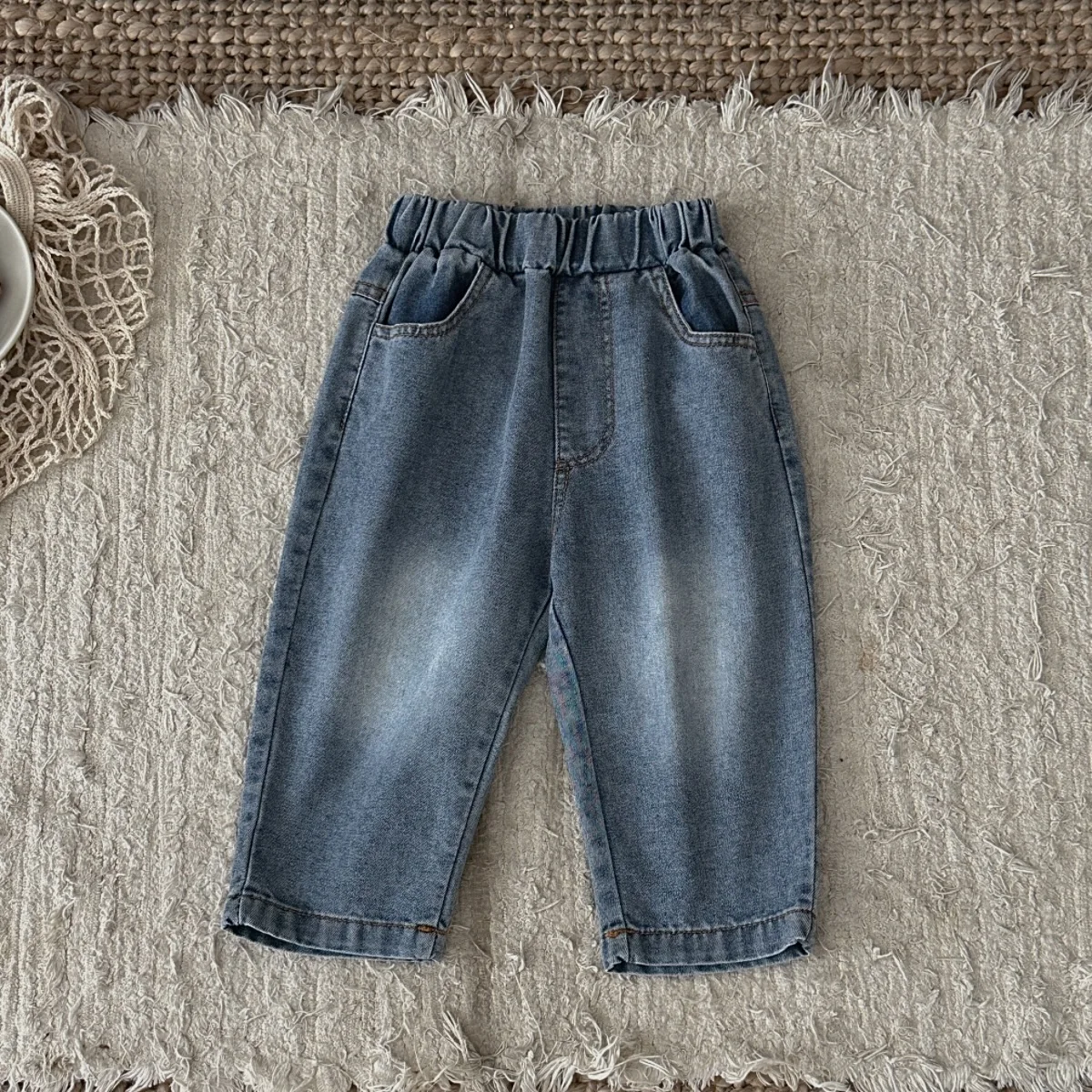Jeanshose für Kleinkinder, Herbst, mit elastischem Bund, lockerer, gerader Schnitt, Jeansstoff, Freizeitkleidung für Babys und Kleinkinder, mit Taschen. – Detail 4