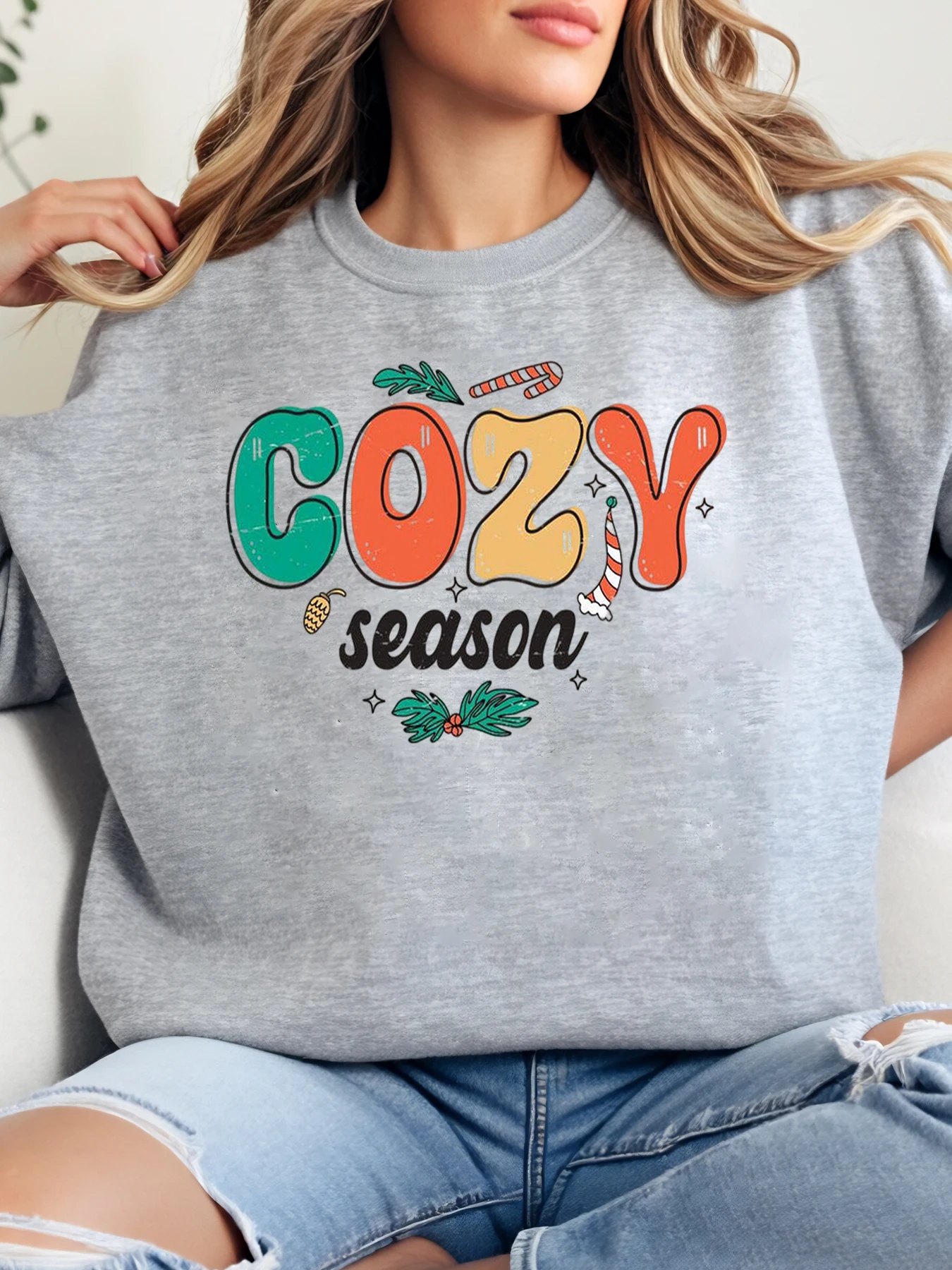 سويت شيرت نسائي مطبوع عليه موسم مريح لعيد الميلاد ملابس كاجوال للعطلات الشتوية باللون الرمادي مقاس كبير #1