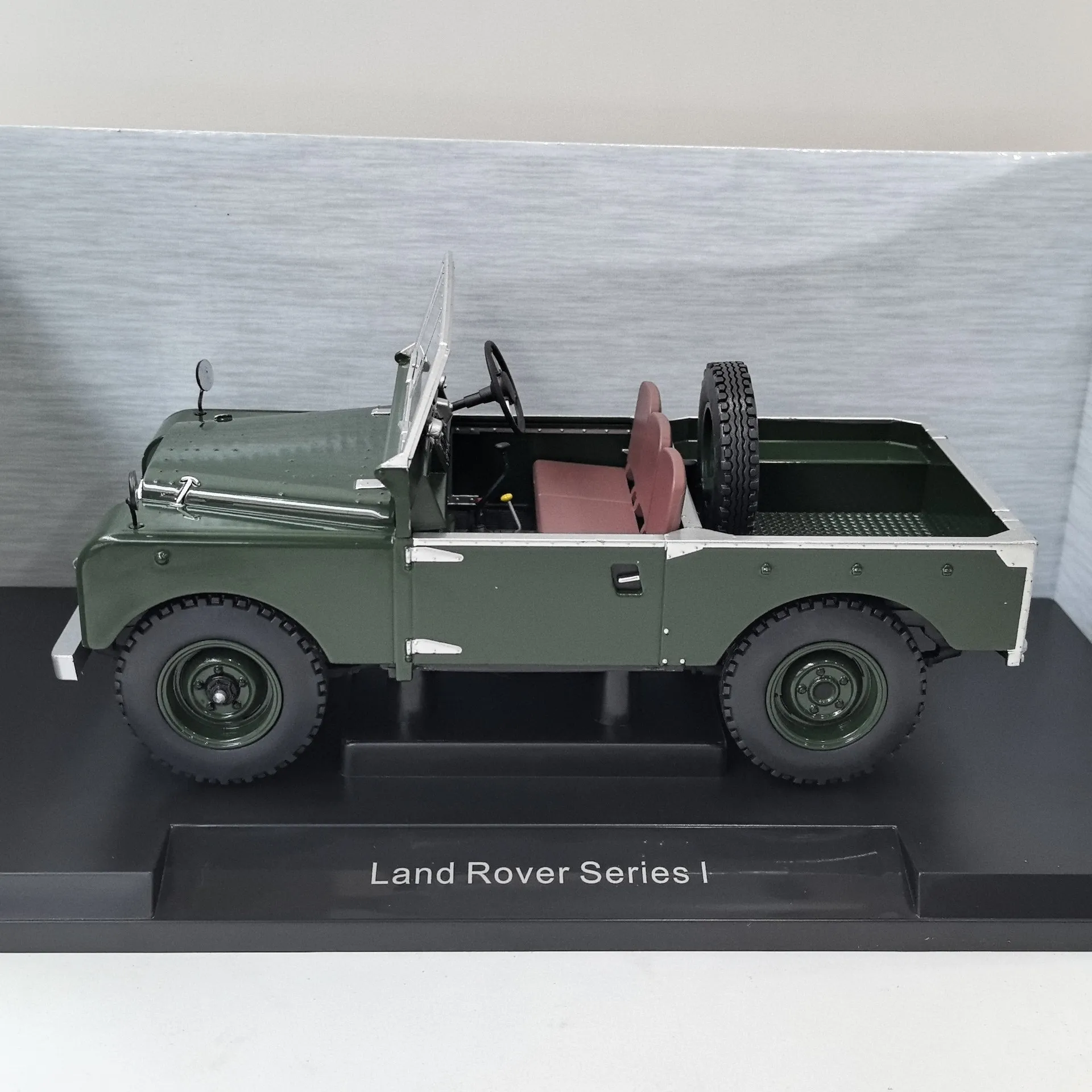 

Diecast MCG 1:18 Scale Land Rover Series I Alloy Car Model Collectible Toy Gift Souvenir Display Ornament