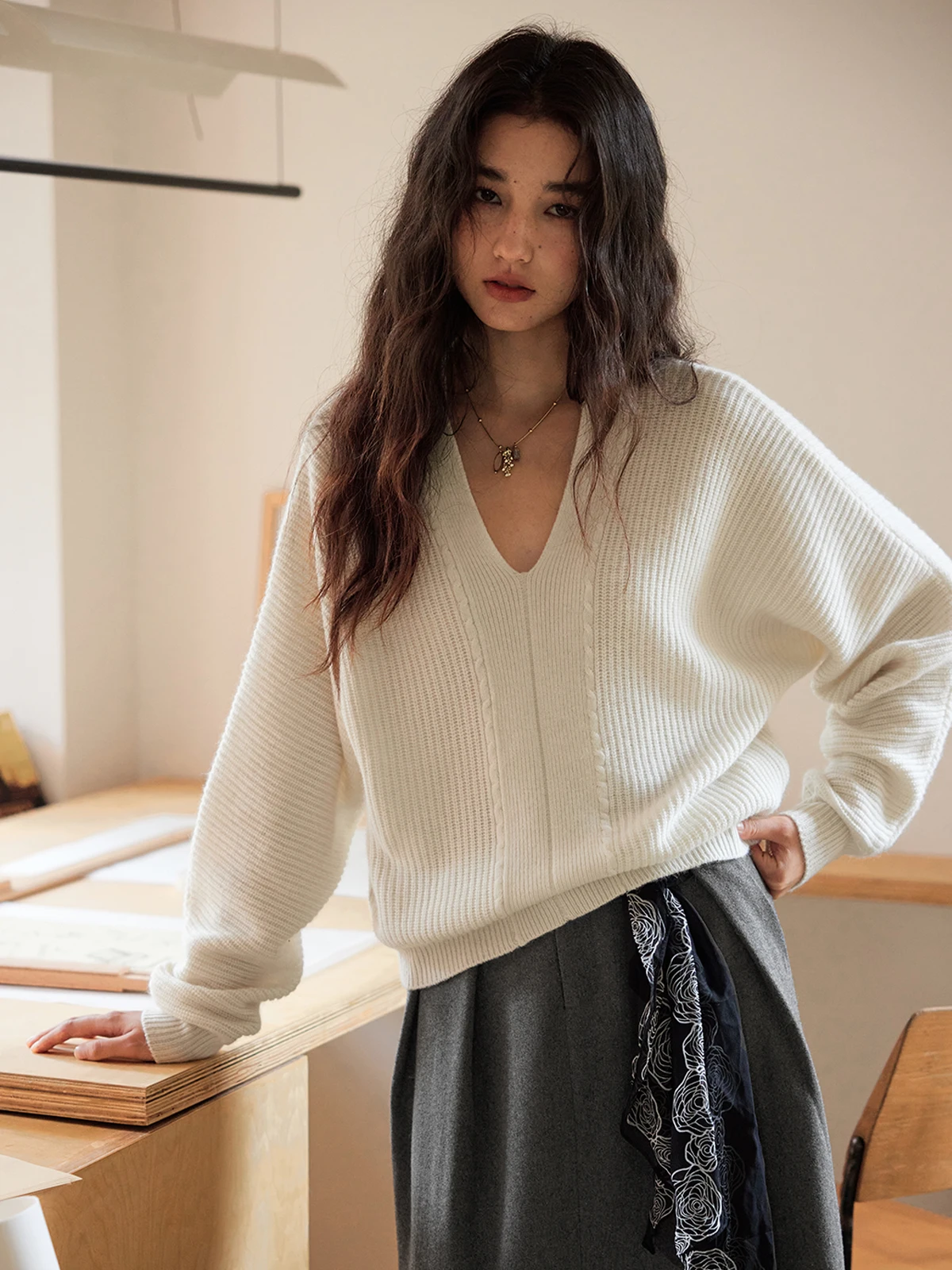 

Женский вязаный свитер Solighter с V-образным вырезом и рукавами «летучая мышь», свободный крой, осень-зима, новинка, топ с длинными рукавами