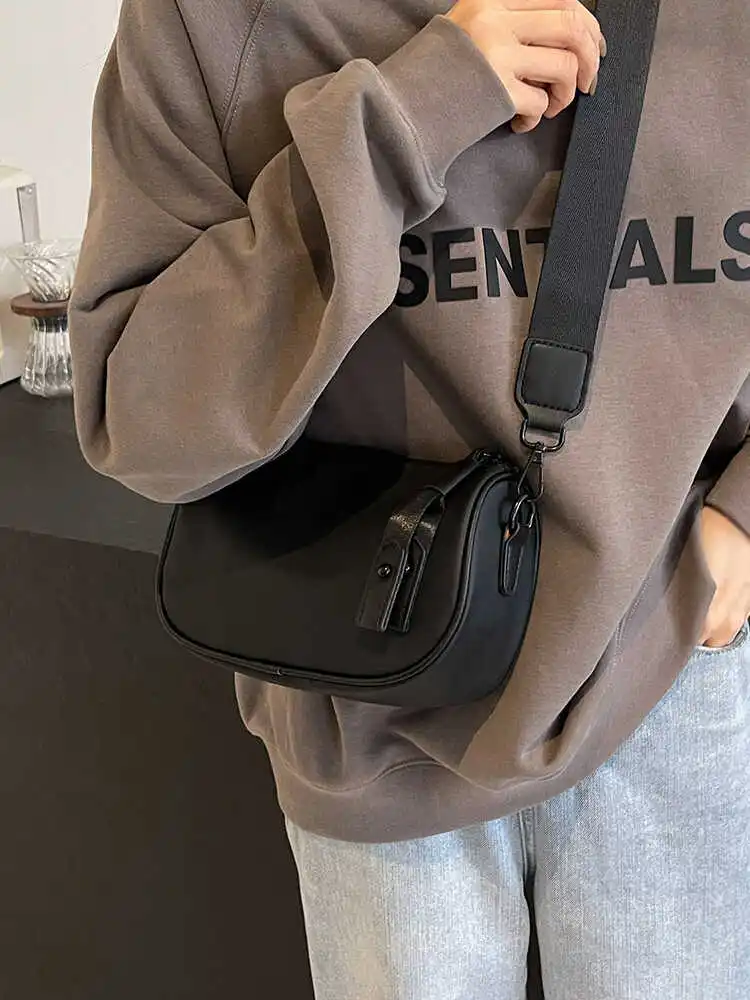 Oxford Cloth Single Shoulder Saddle Bag Women\'s Fashionable Korean Style Crossbody Bag with Wide Strap for Daily Use