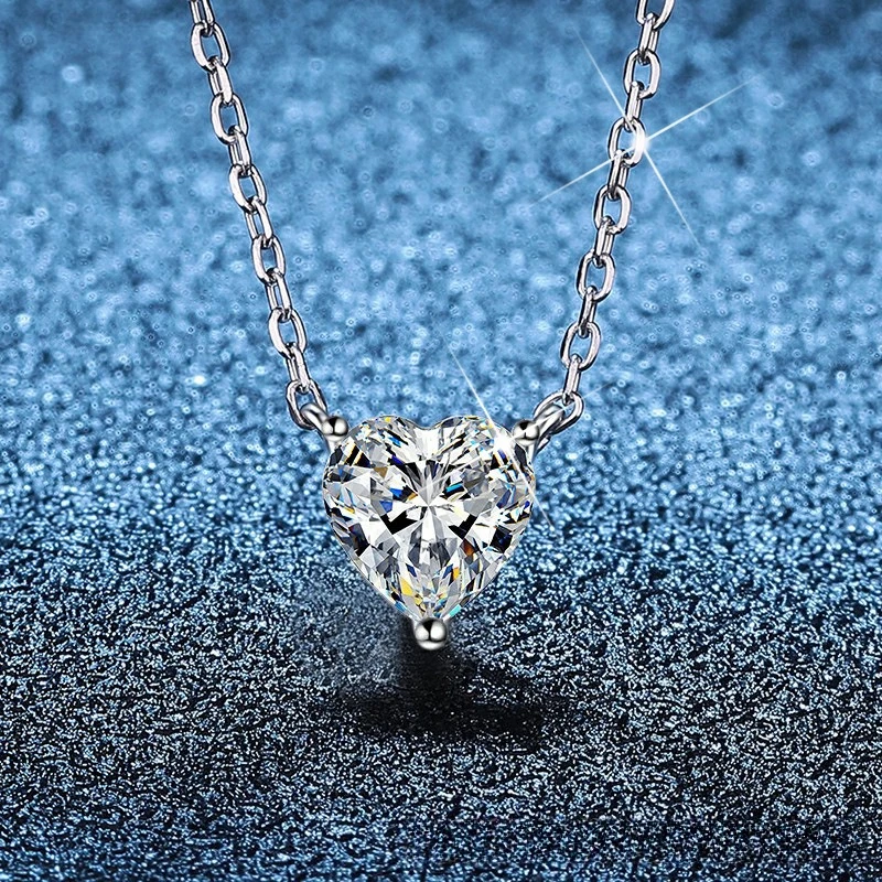 

Hot Selling Moissanite Platinum PT950 18K Gold Necklace for Women's Fashion, Simple and Heart-shaped Moissanite Necklace