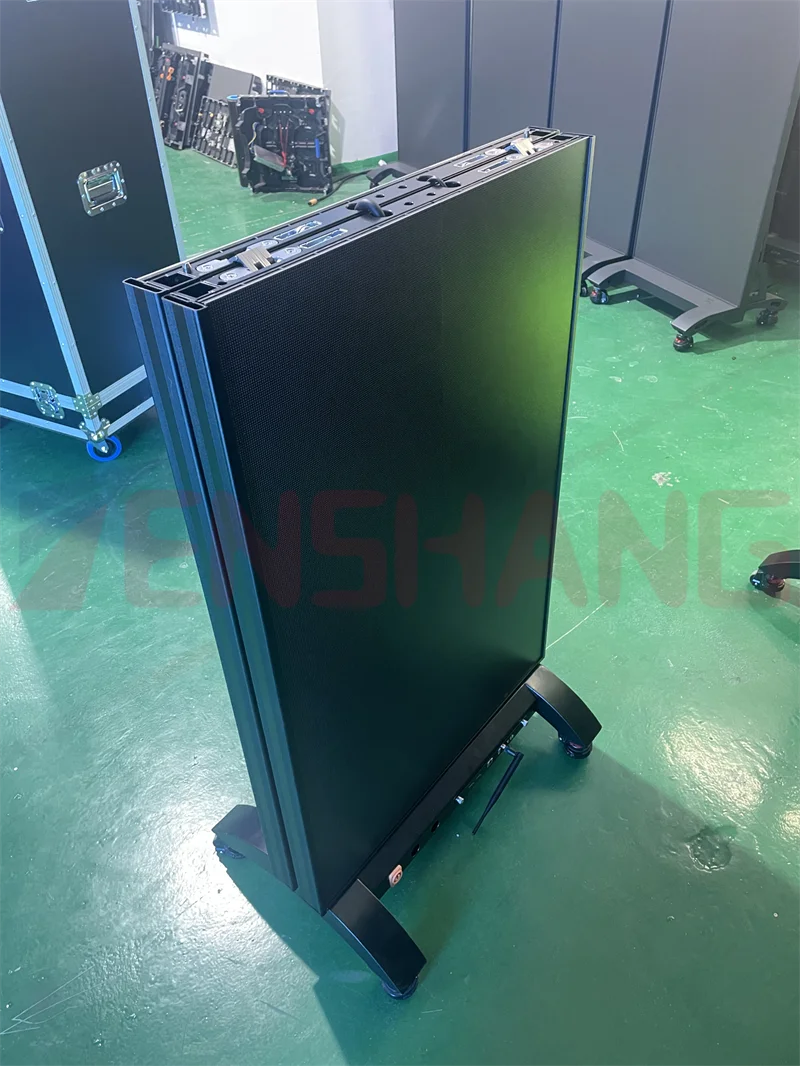 مصنع الجملة 4K HD داخلي LED لافتات رقمية شاشة حامل أرضية تجارية لعرض ملصق LED للإعلان عن السيارة #6