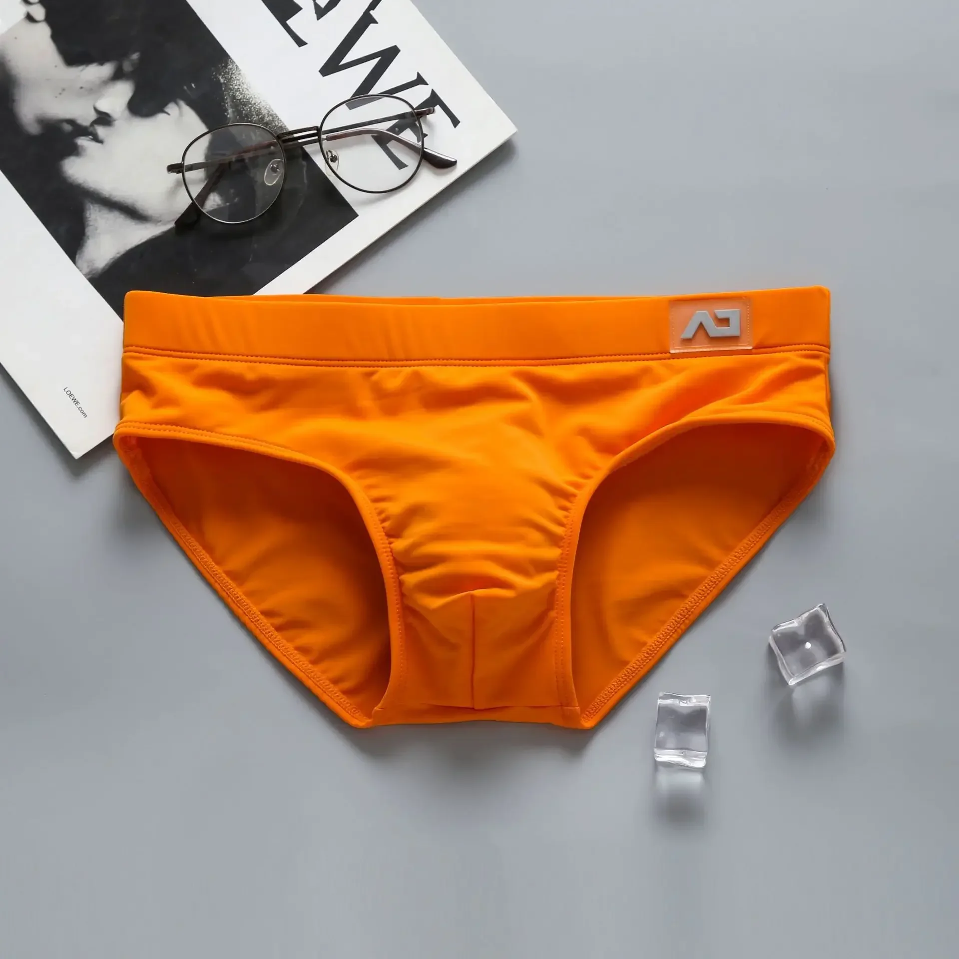 Herren-Badehose mit niedriger Taille, sexy, großer, juckreizsicherer, schnell trocknender Sport-Slip für junge Männer