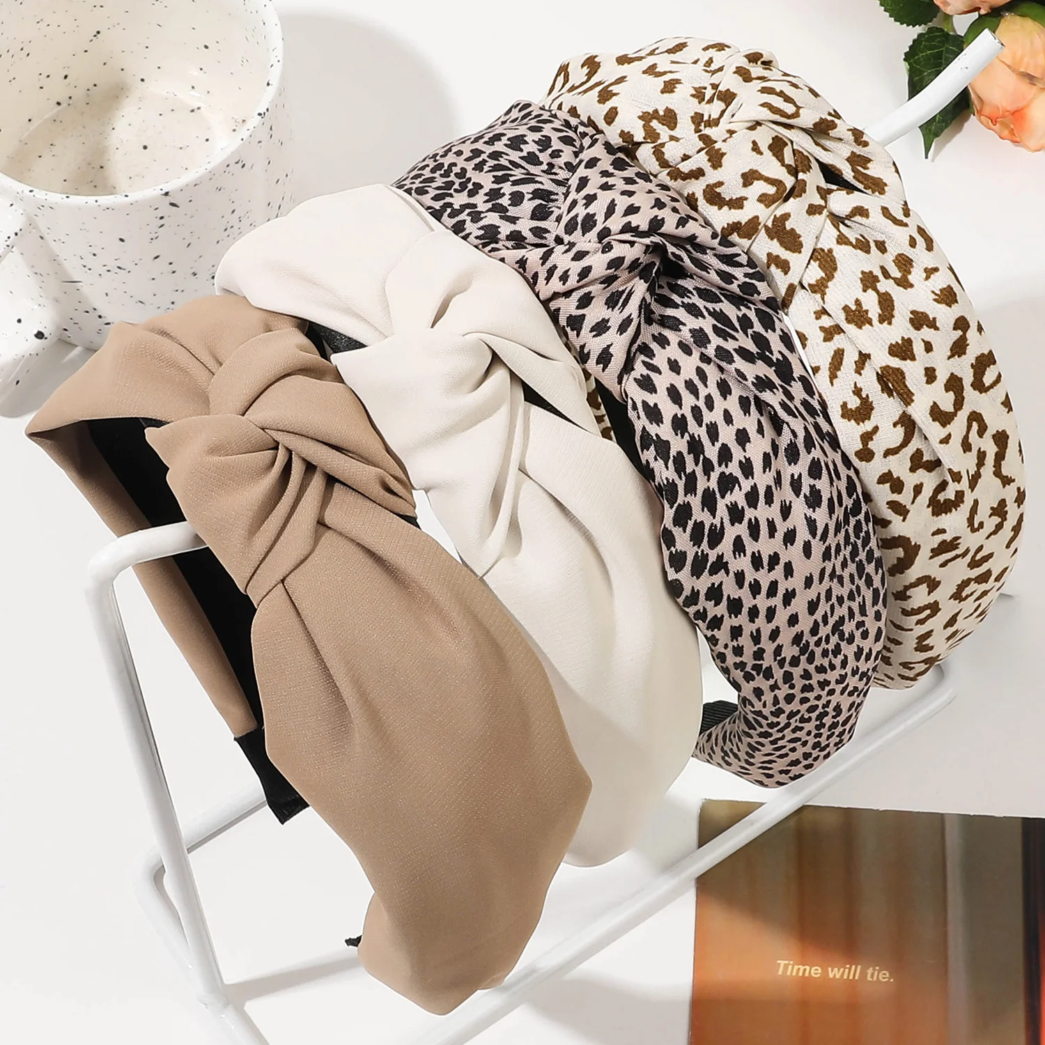 عصابة رأس نسائية واسعة معقودة بطبعة جلد الفهد، إكسسوارات شعر بسيطة على شكل تاج عالي