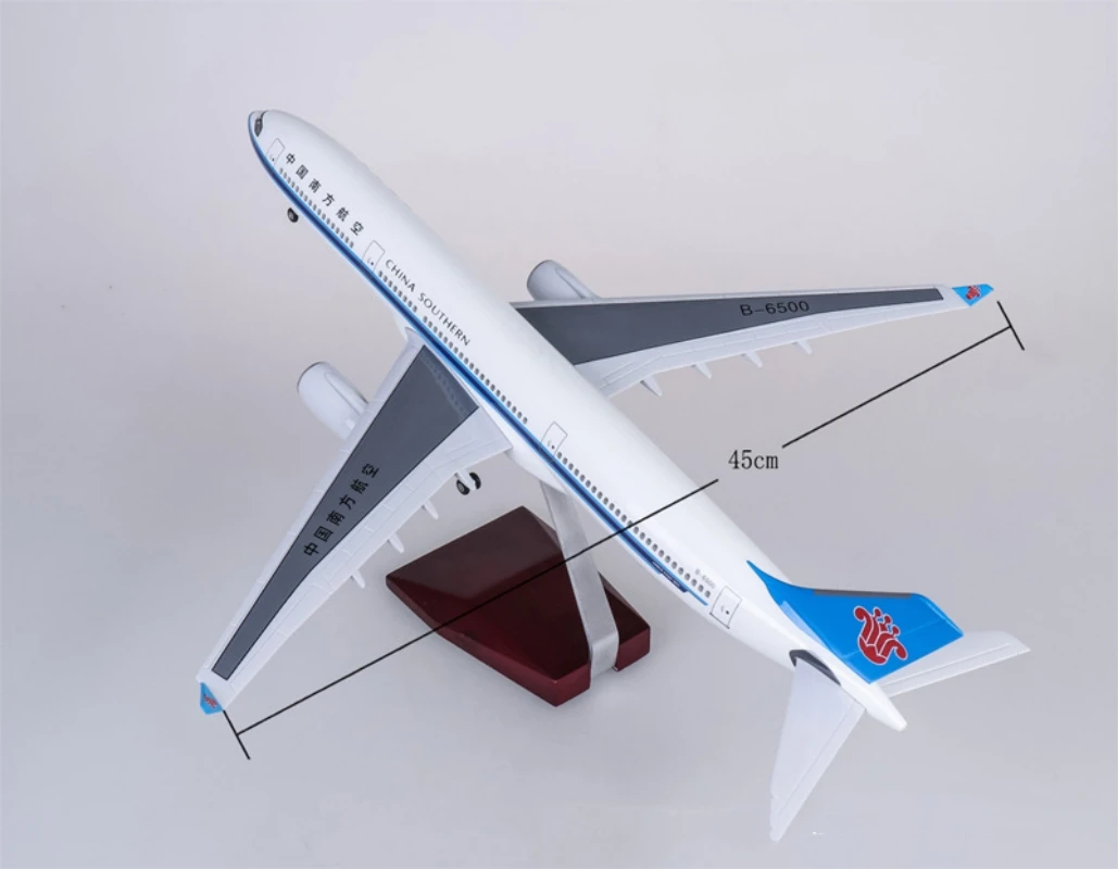 1/135 Scale Model Airplane A330 China Southern Airways 47cm Resin Aircraft Model Static Display Aviation Gifts With Landing Gear