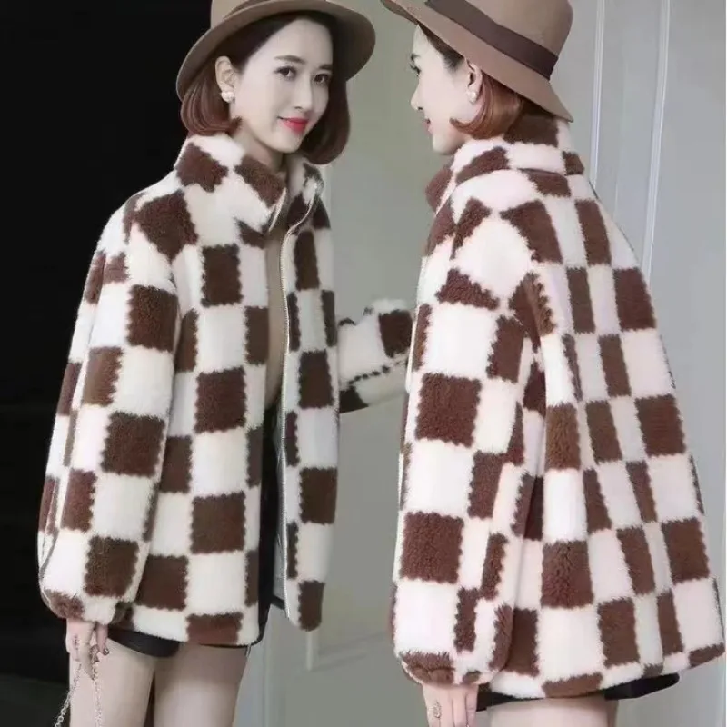 Imitation Lamb Fleece Checkerboard Plaid Coat Spring and Autumn 2023 New Design Sense Zipper Stand Neck Top Women\'s Trend