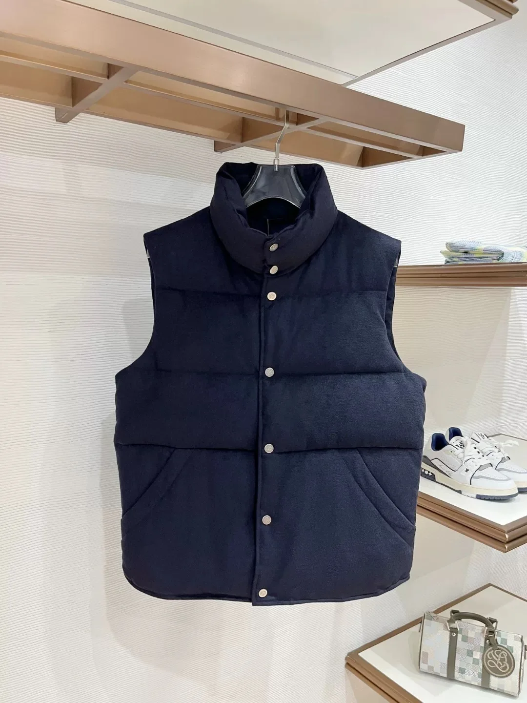 

Faionable Urban Men's Nylon down Vest Autumn Winter New Sle Stand Collar Goose down Jaet Casual Pure Color Youth Clothing