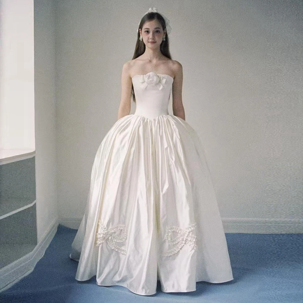 Romantic Strapless Satin Wedding Dress Floor Length Princess Ball Gown Bridal Evening Dress with Floral Bow A-Line Party Prom