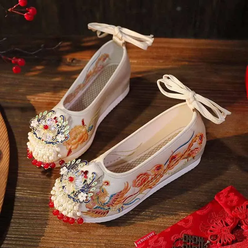 

Large Size 34-43# Hanfu Embroidered Shoes Women Chinese Vintage Inside 3cm Heels Hanfu White Red Embroidered Shoes Plus Size 42#