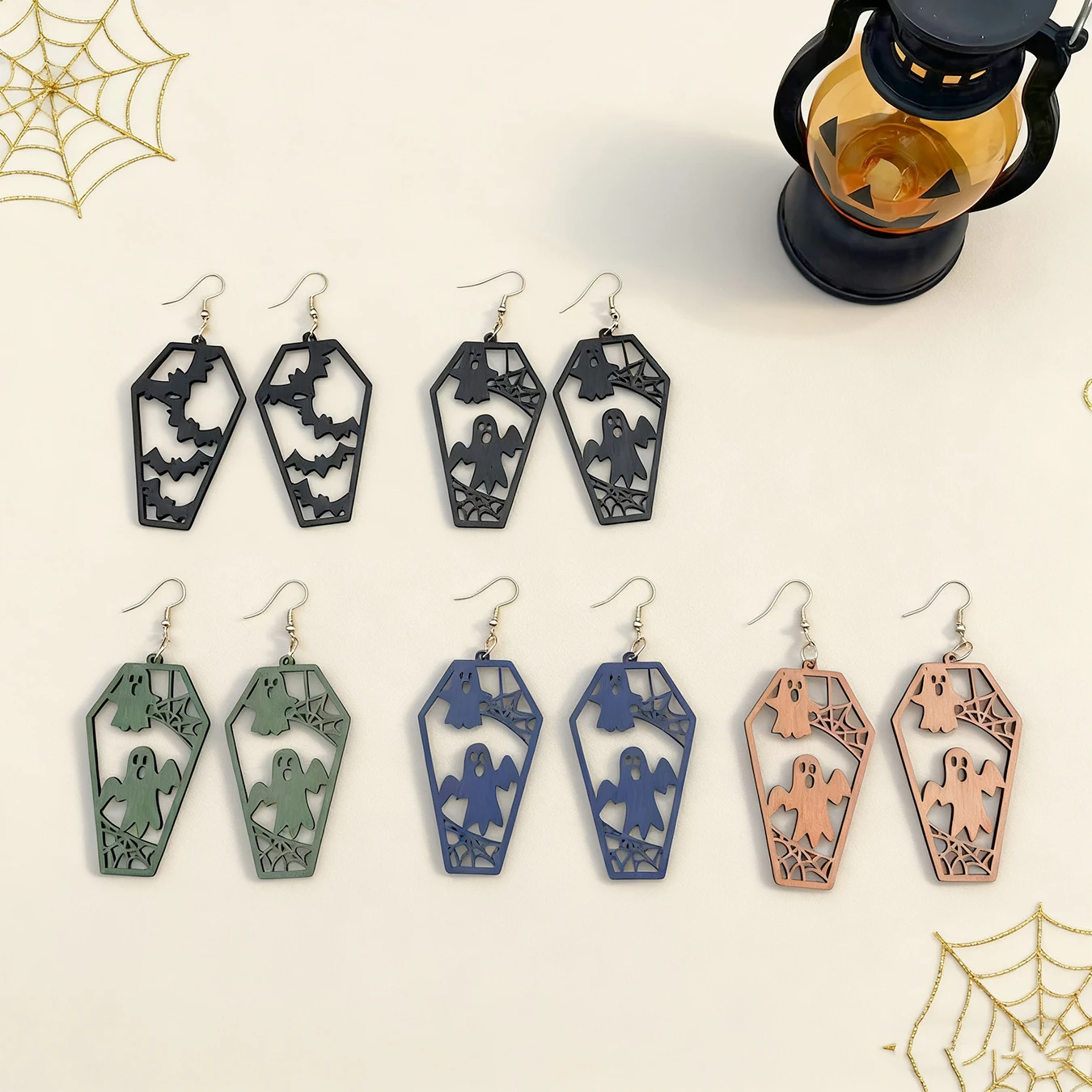 5 Paar Halloween-Sargschaukel-Ohrringe – Geister-, Fledermaus- und Spinnennetz-Ohrringe, trendige Holzohrringe im Halloween-Stil