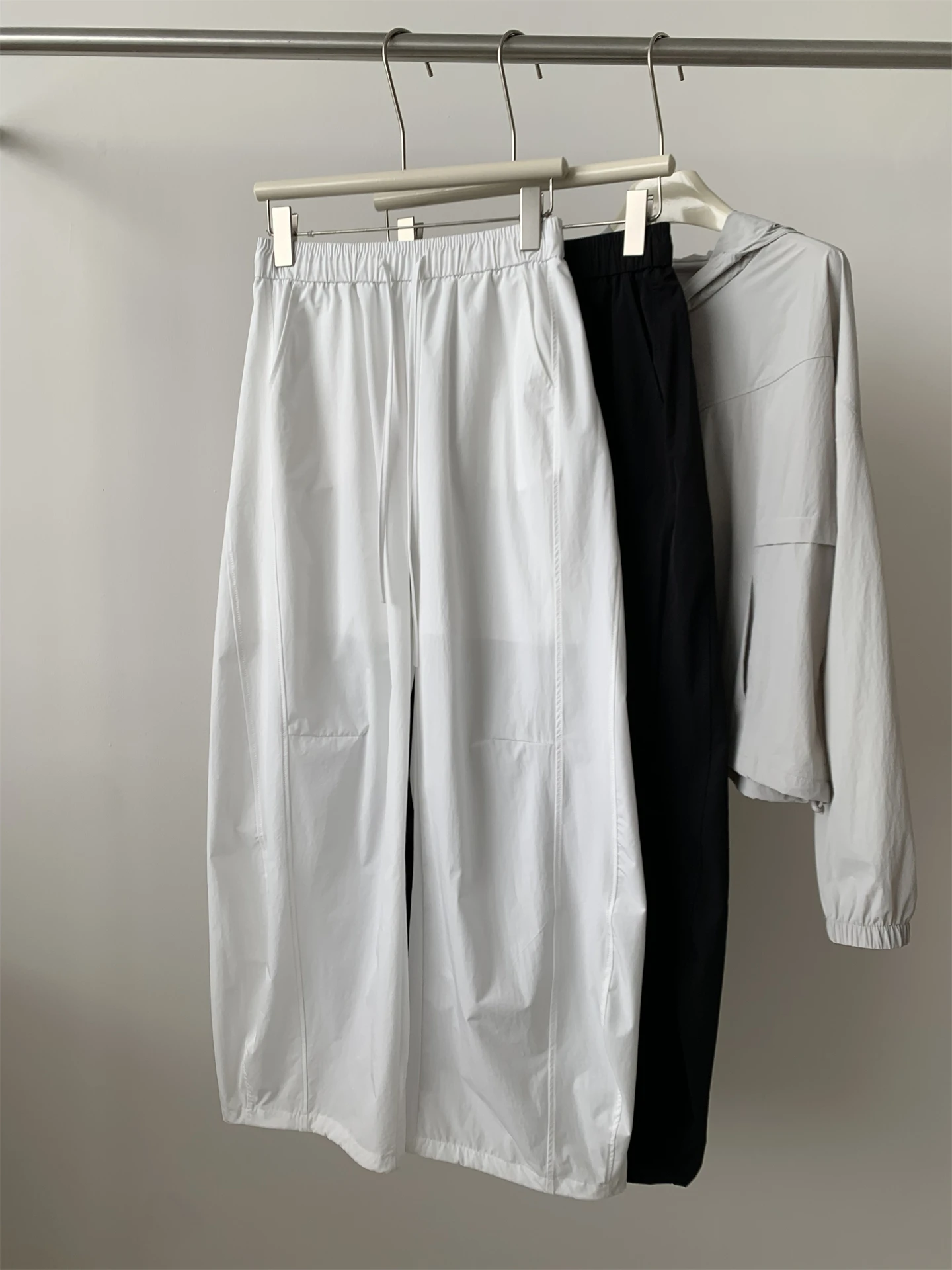 Lightweight Patchwork Curved-leg Cargo Pant Women, Relaxed Fit, Slimming, High-waisted, Wide-leg, Cuffed