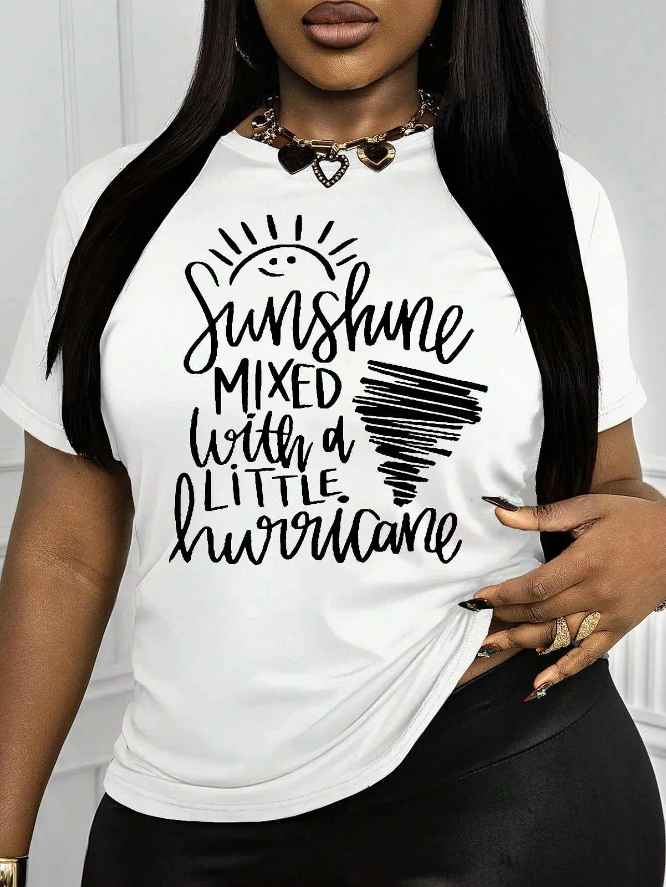 

Плюс размер Sunshine, смешанная с модной графикой Little Hurricane