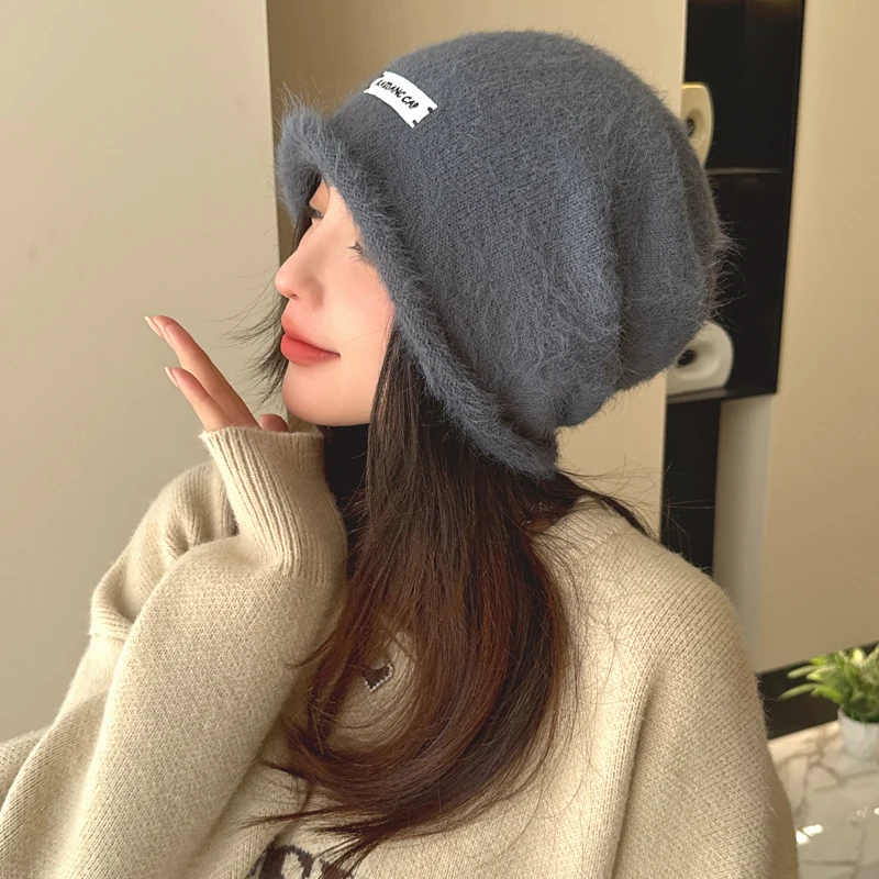 2024 Letter label pile cap women\'s winter plush warm ear protection cold hat casual white plain big head basin cap