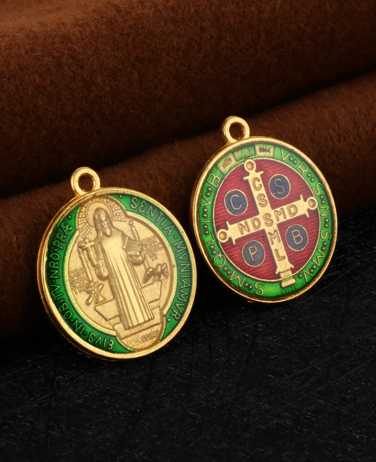 5 قطعة طرد الأرواح الشريرة المسيحية سانت البنديكت المعلقات المينا جولة CSPB سانت بنديكت الصليب ميدالية حُليات المجوهرات اكسسوارات