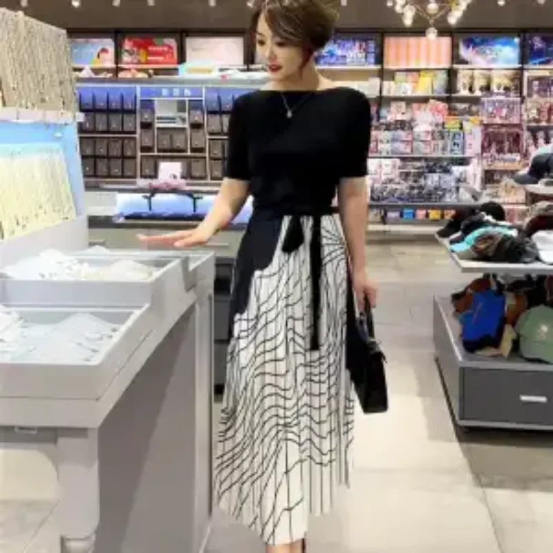 Women's Black White Abstract Line Print Pleated Midi Skirt High Waist A-Line Casual Skirt