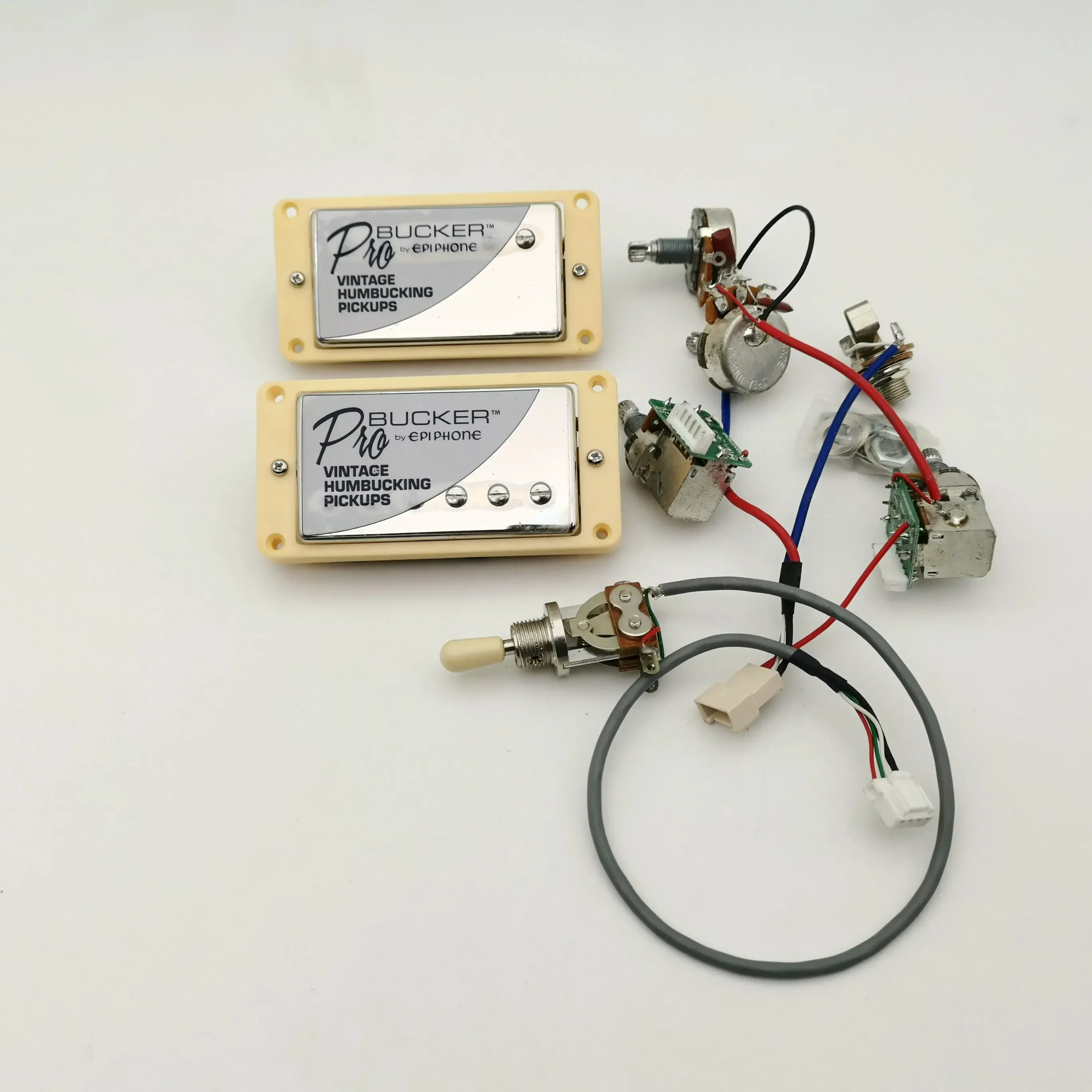 

1 Set Chrome Standard Pro Bucker Electric Guitar Humbucker Pickups with Pro Wiring Harness For silver Cover