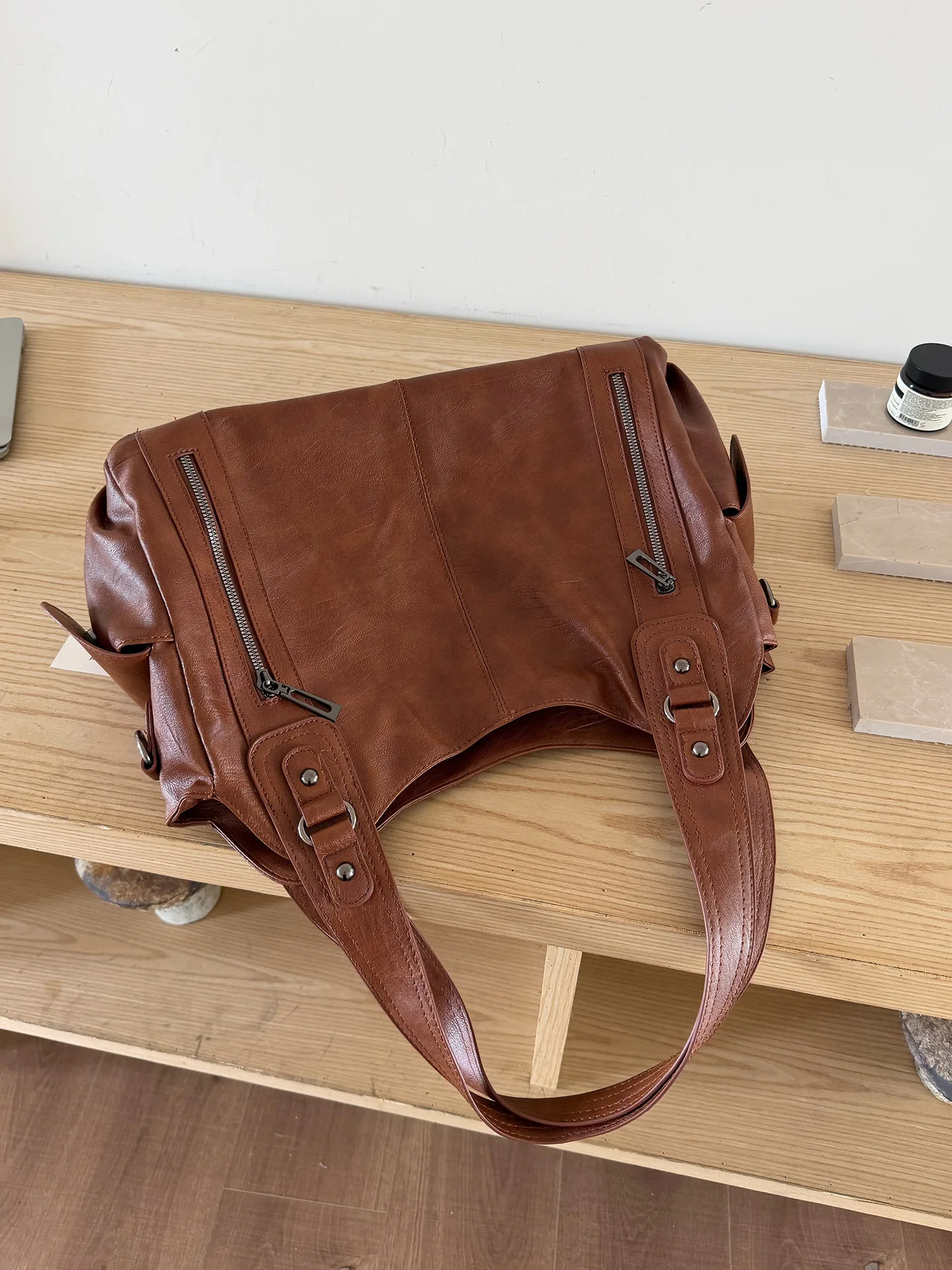2026 Nuevo Negro Vintage texturado bolso de gran capacidad Crossbody hombro manija superior bolso para las mujeres