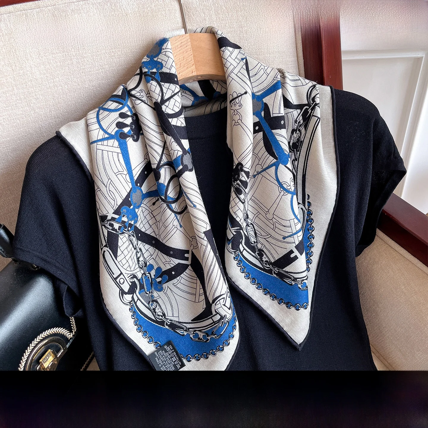 canles-konis-store-Echarpe-en-soie-et-laine-double-face-bicolore-pour-femme-nouveaute-2026-petite-echarpe-carree-sensation-haut-de-gamme-accessoire-de-mode