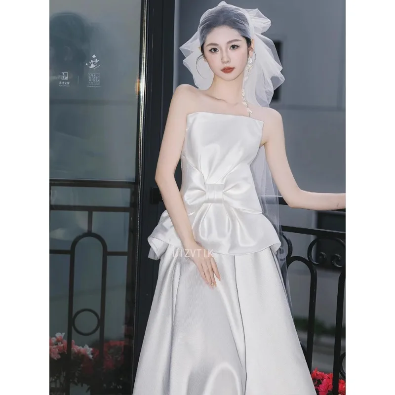 Weiße trägerlose Korea-Hochzeitskleider aus Satin, A-Linie, Brautfotos, Schießen, Schleife, Abendparty-Kleider, einfaches Brautkleid, individuell gestaltet