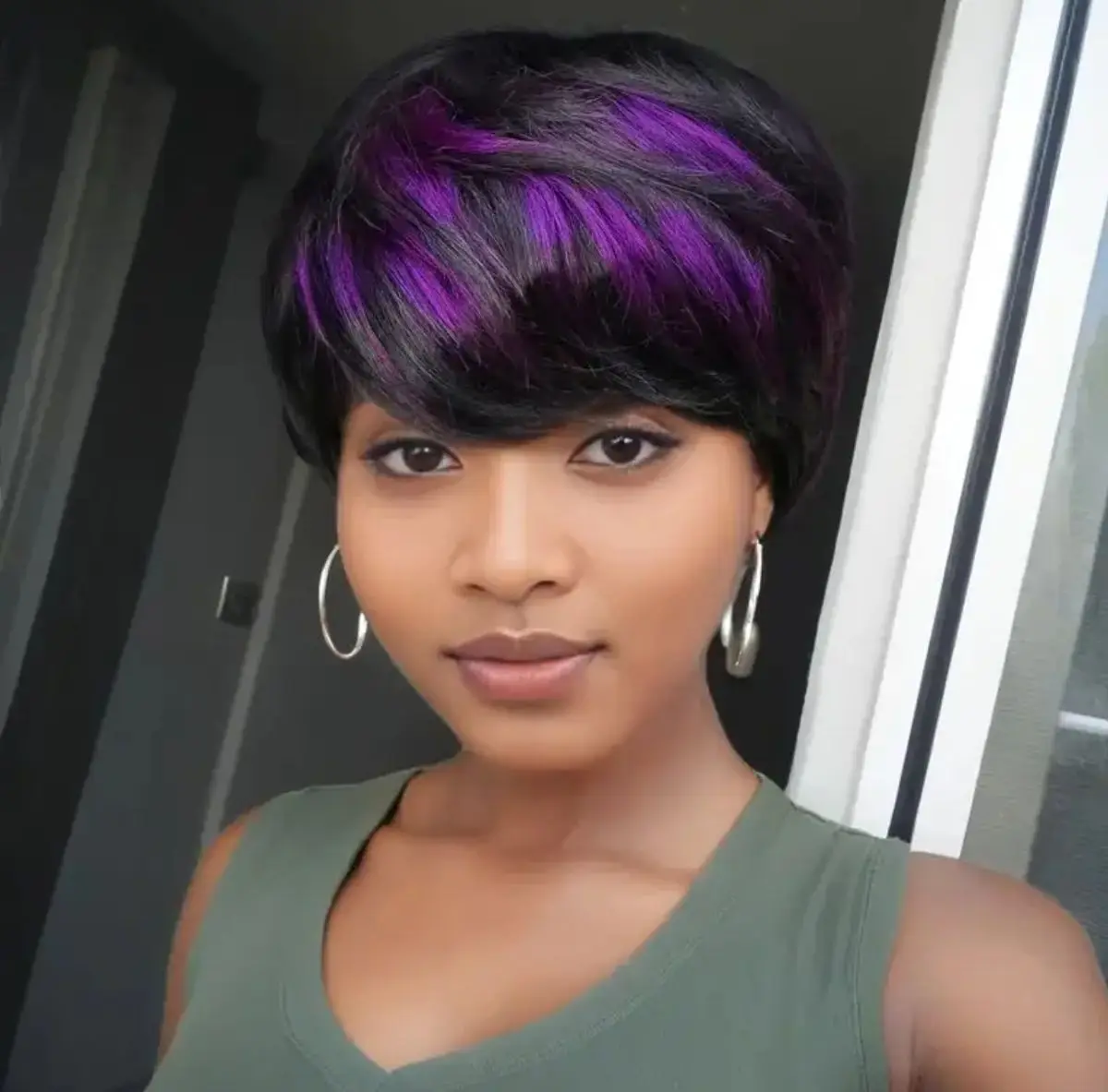 紫色の前髪ピクシーカットウィッグ人毛女性用ショートストレートスタイル紫色の前髪レイヤードウィッグフルマシンメイド完璧