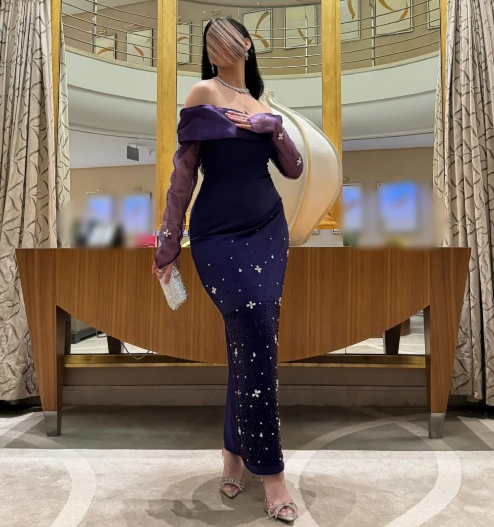 カスタムメイドのジャージービーズとラインストーンをあしらったオフショルダーミディドレス、シックなバイオレットのイブニングドレス、オーダーメイドの特別な機会に最適な絶妙なパーティードレス