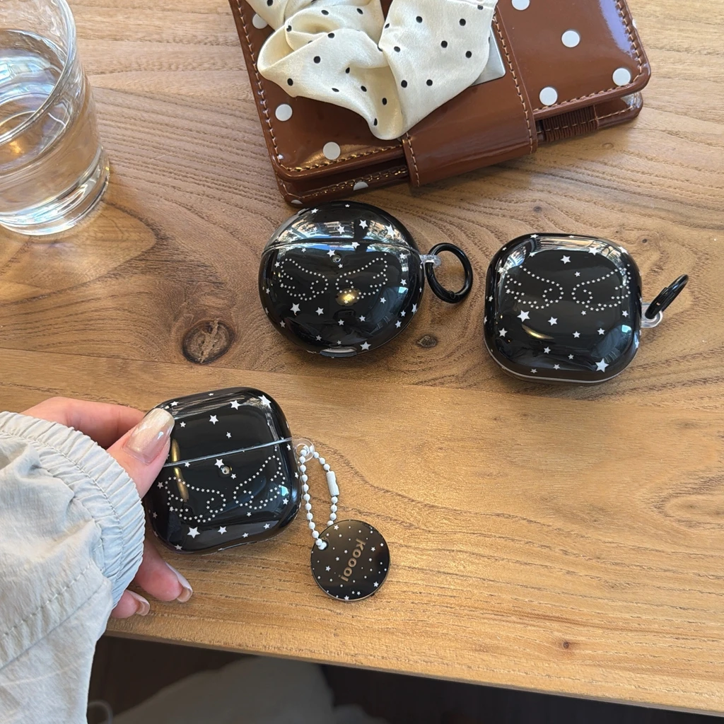 Koreanischer Ins-Stil Schwarze Sterne Flügel Glänzende Schutzhülle mit Anhänger für Samsung Galaxy Buds4 Pro 3 Pro 2 Pro FE Live Core