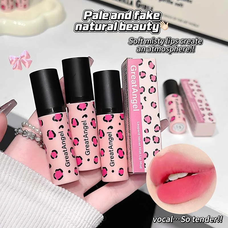 Batom Matte de Veludo, Acabamento Suave e Fluido com Alta Pigmentação, Textura Sedosa e Leve, Confortável para Uso Durante Todo o Dia