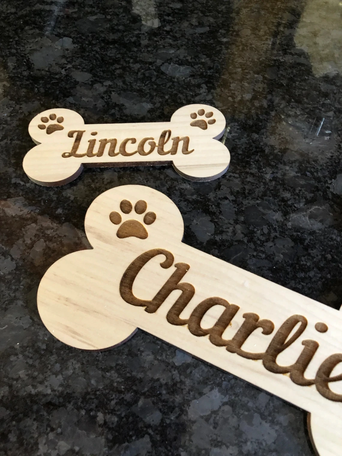 Personalized Dog Name Sign,Wood Dog Name Plate,Dog Name Plaque,Costom Dog Bone shape sign，Custom Pet Sign Dog Lover Gift