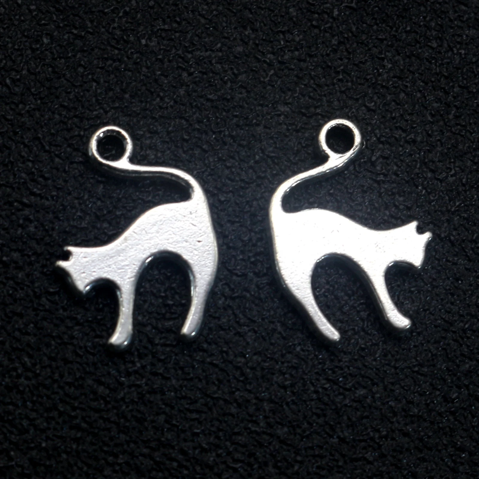 25 Tibet Silver Alloy Halloween Cat Charm Pendants 18X14mm DIY Earring