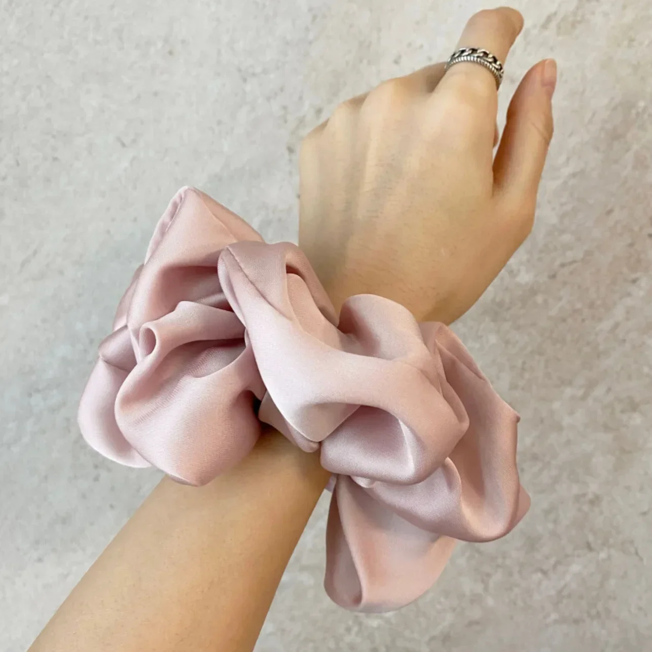 Fashion Oversized Silk Scrunchies Korean Design Off White Black Satin Scrunchie Elastic Hair Bands Ponytail Holder Ties Headwear