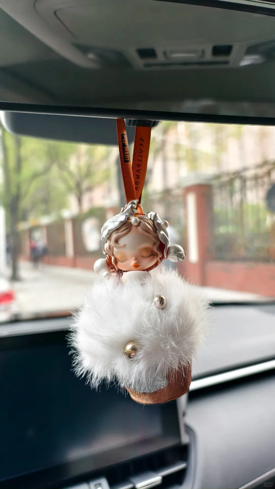 POPMART حقيقية SKULLPANDA طاولة طعام سلسلة المعطرة شنقا الزينة صناديق أعمى العصرية والعصرية الحلي هدية