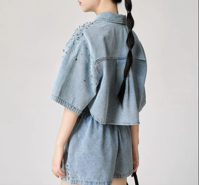 

Новые женские джинсовые костюмы-двойки 2025 года с лацканами с половиной рукавов, жакетами с бриллиантами или облегающими шортами