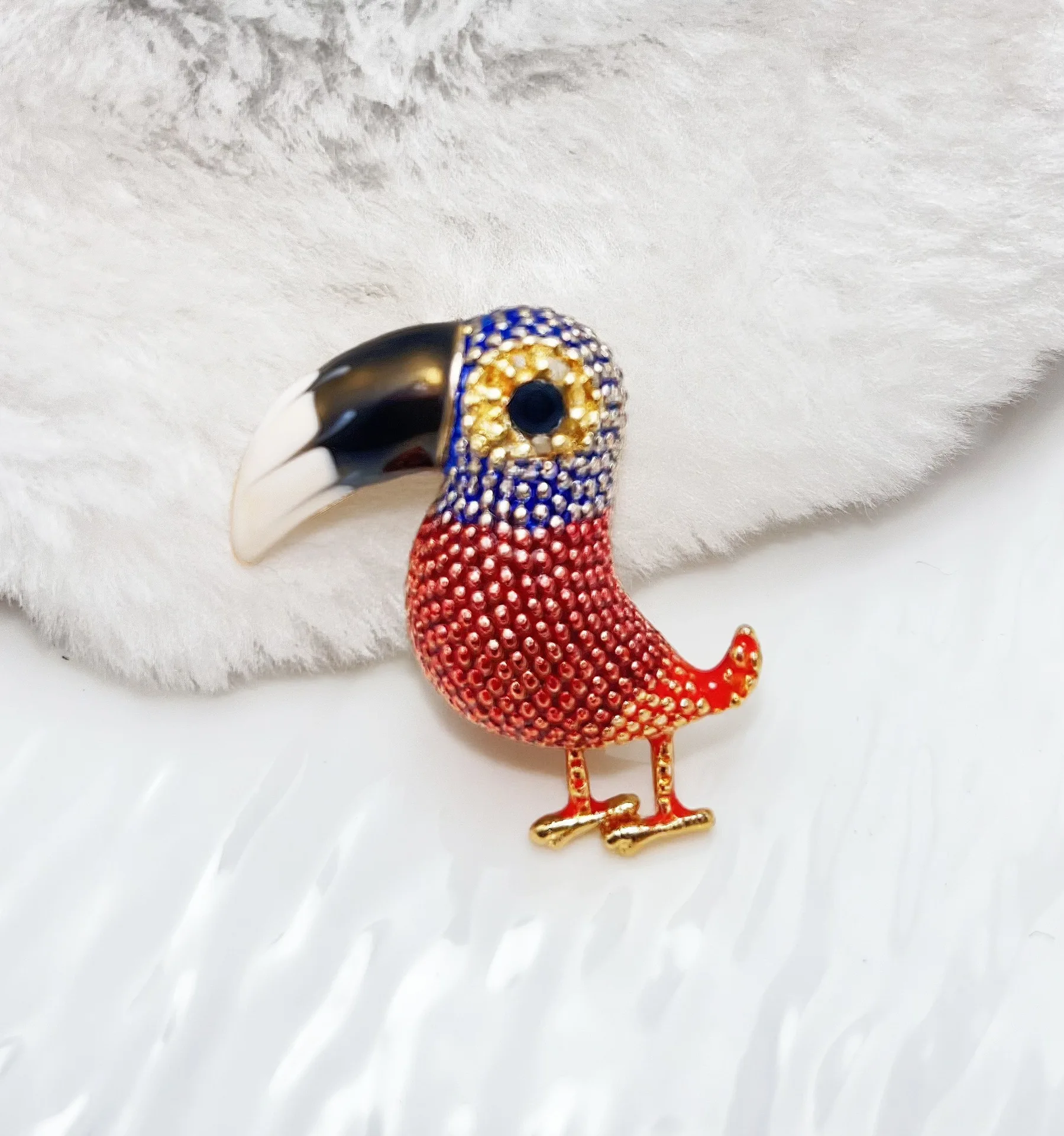 New retro high-end color dripping oil cormorant big beak bird brooch sweater jacket scarf accessories