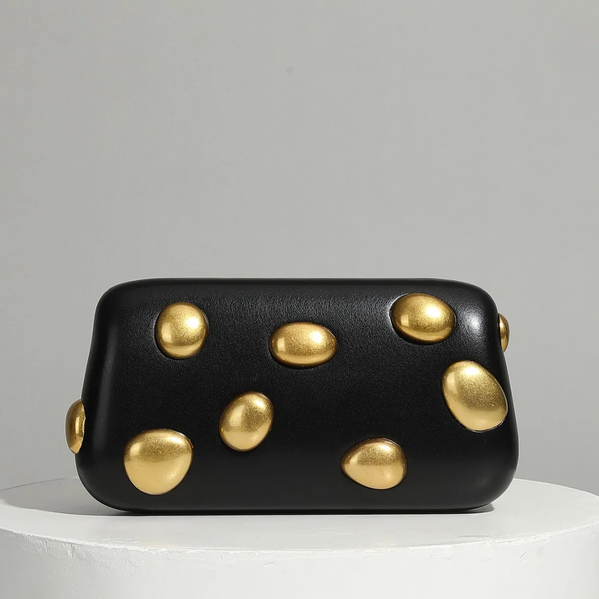 

New Fashion Women's Evening Handbag with Rhinestone-Embedded Metal Pebble Design, Can Be Carried by Hand, Shoulder or Crossbody