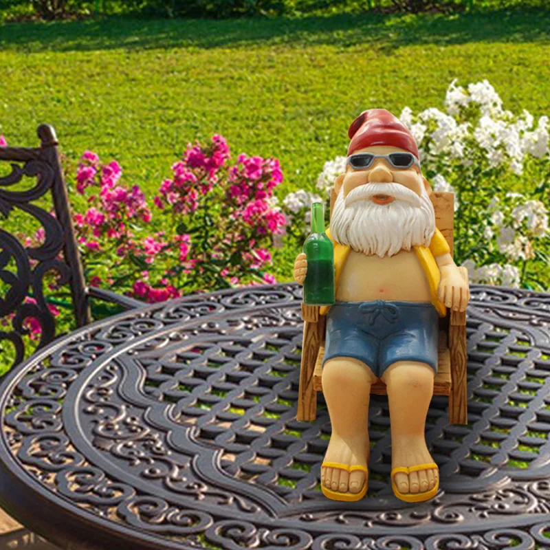 Sunbathing Gnome Statue, Gnome Drinking on A Lounge Chair, Garden Art Creative Statue Decoration for Scene Decoration